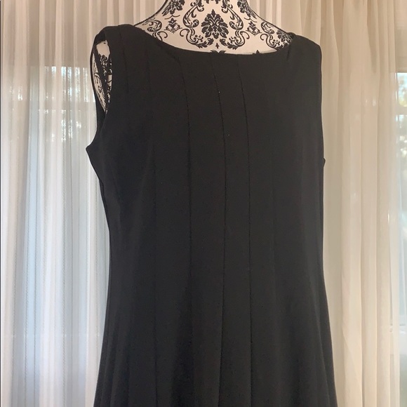 Stunning R&M Richards Black Pleated Swing Dress - Picture 2 of 6
